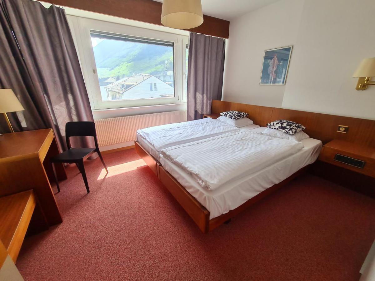 Hotel De La Poste Martigny - City Center ภายนอก รูปภาพ