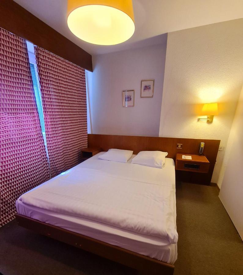 Hotel De La Poste Martigny - City Center ภายนอก รูปภาพ