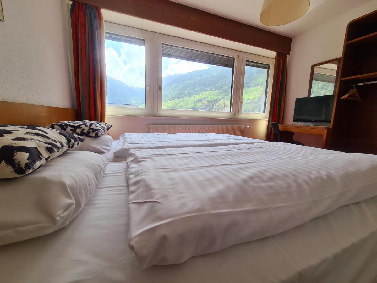 Hotel De La Poste Martigny - City Center ภายนอก รูปภาพ