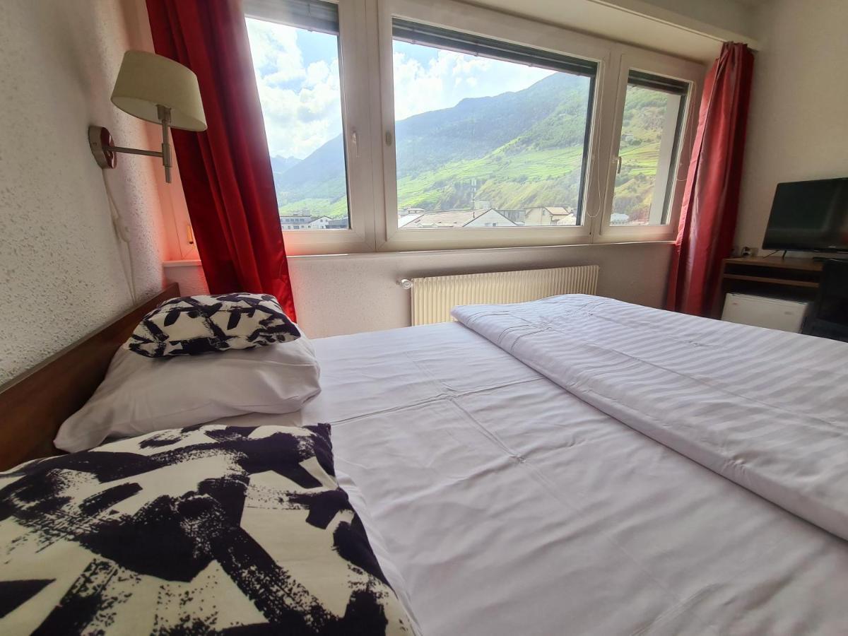 Hotel De La Poste Martigny - City Center ภายนอก รูปภาพ