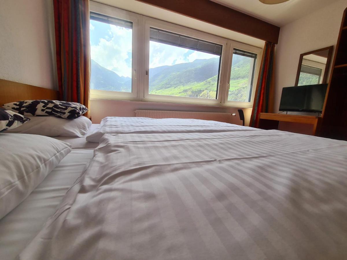 Hotel De La Poste Martigny - City Center ภายนอก รูปภาพ
